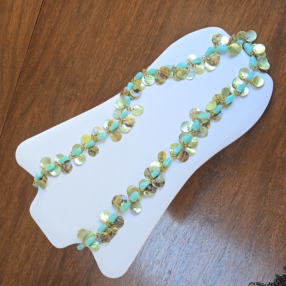 Stunning natural shell and simulated turquoise bead necklace w/matching earrings